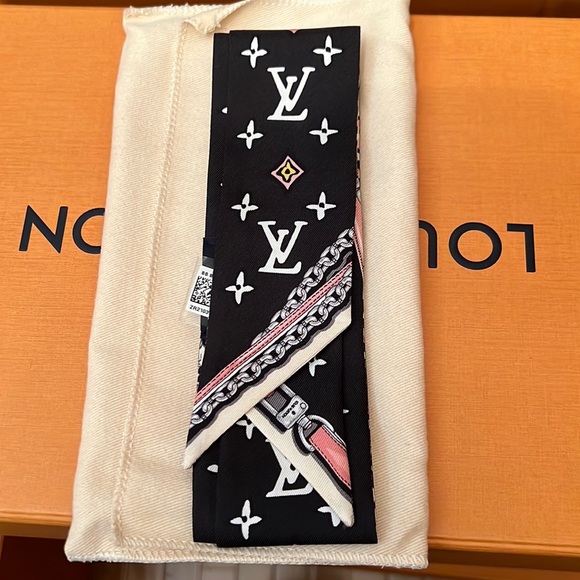 LIKE NEW LOUIS VUITTON WILD AT HEART LEOPARD BB BANDEAU -  M00415 - Picture 1 of 8